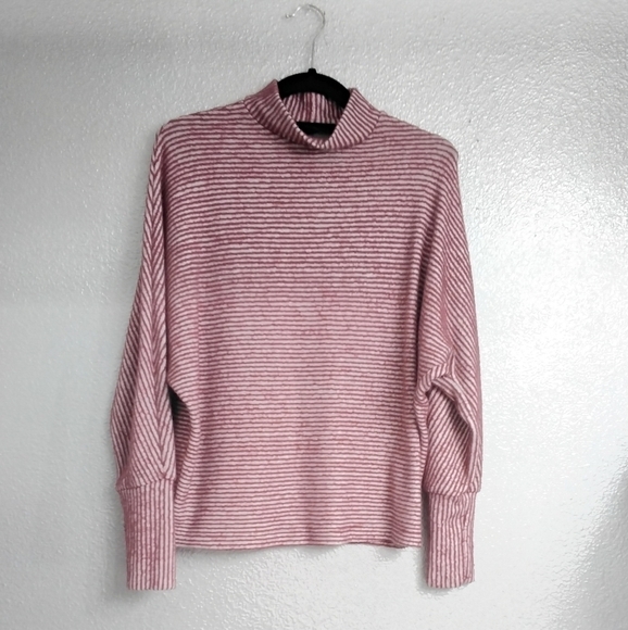 Women's Urban Outfitters Out From  Under Shirt  Size SP - Picture 1 of 3